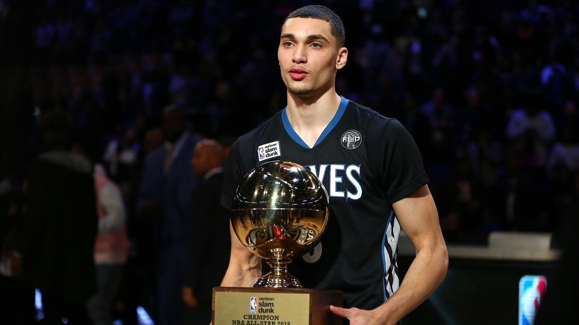 世界排名争夺战之夜，哈登关键时刻站出来