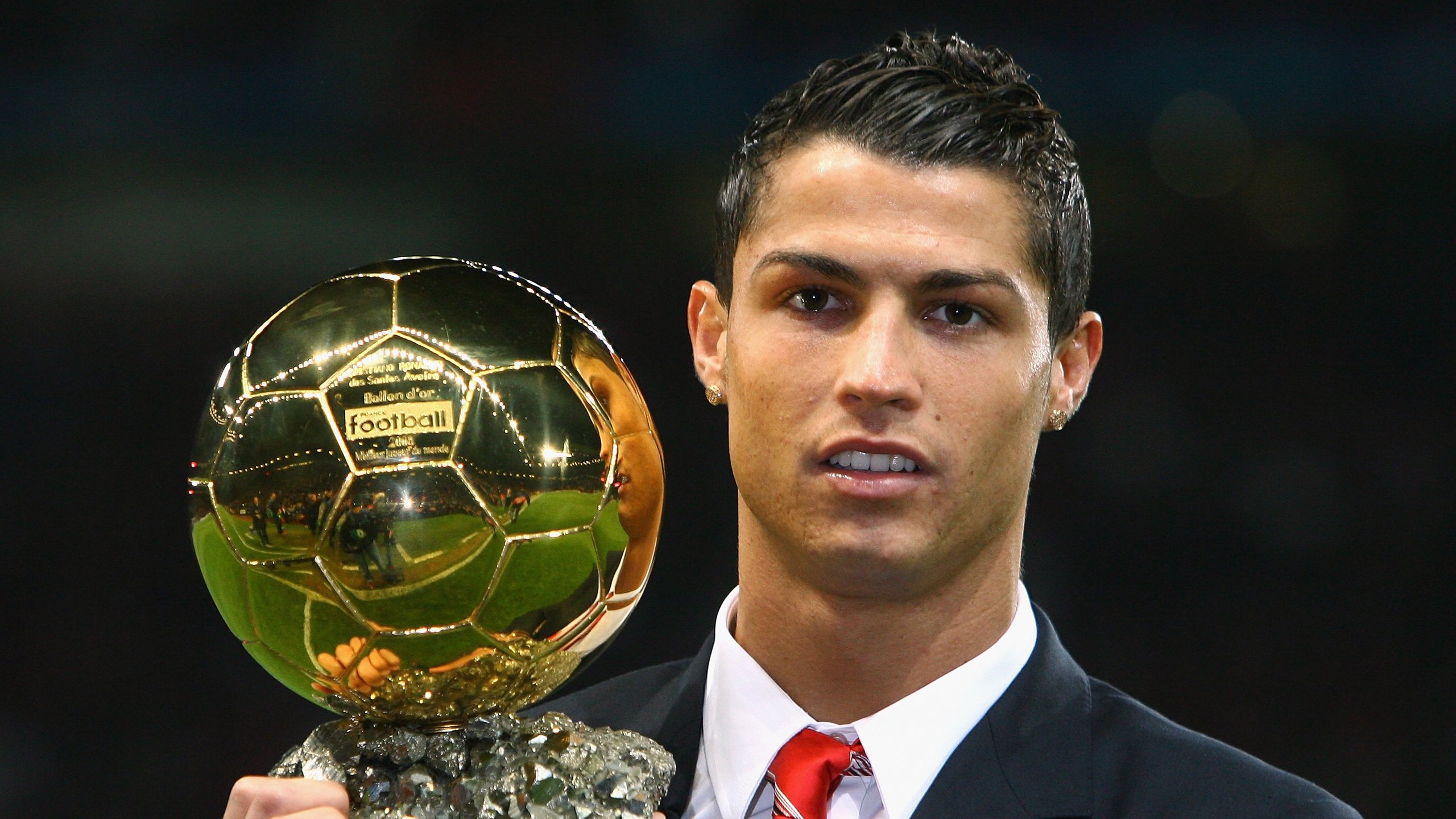 开云APP-欧冠淘汰赛之夜，文班亚马高光表现